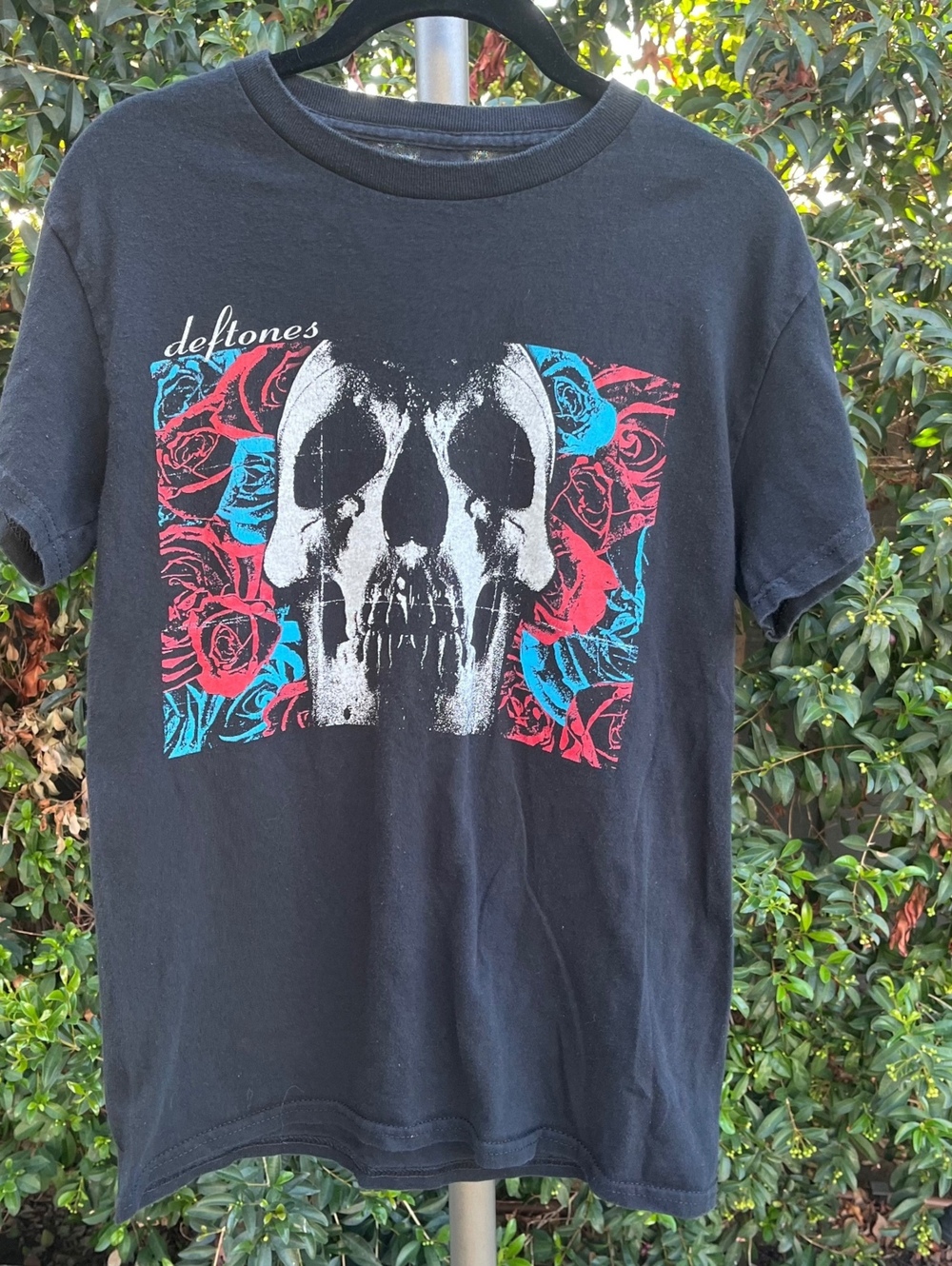 Deftones Skull & Roses Graphic T-Shirt Black Size Small Unisex